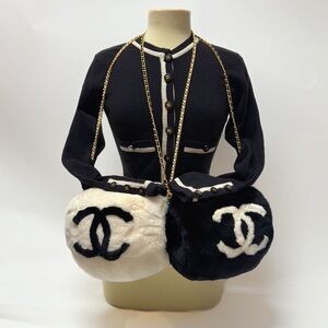 Vintage Chanel 01 Fall CC Logo Muff Black Fur Bag WHITE